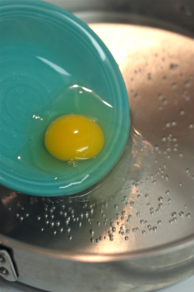 Avocado Eggs Benedict and How To Poach an Egg - homemadehome.com