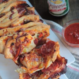 Supreme Pizza Pull Apart Bread - homemadehome.com