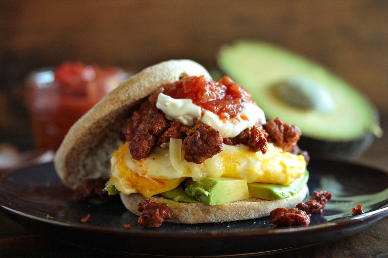 Chorizo and Egg Breakfast Sandwich - homemadehome.com