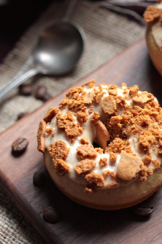 Gingerbread Coffee Baked Donuts - homemadehome.com