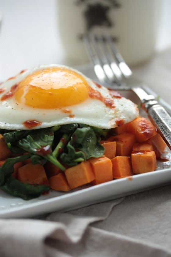 Sweet Potato Spinach Breakfast Hash - 3 ingredients and a super healthy way to start the day! Make ahead for a week's worth of weekday breakfasts!