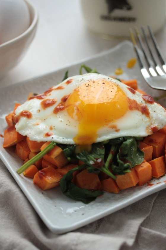 Sweet Potato Spinach Breakfast Hash - 3 ingredients and a super healthy way to start the day! Make ahead for a week's worth of weekday breakfasts!