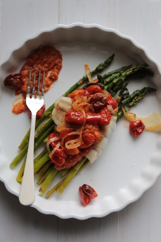 30 Minute Roast Asparagus and Cod with Rustic Tomato Sauce #Recipe - homemadehome.com
