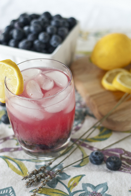 Lavander Blueberry Lemonade - homemadehome.com