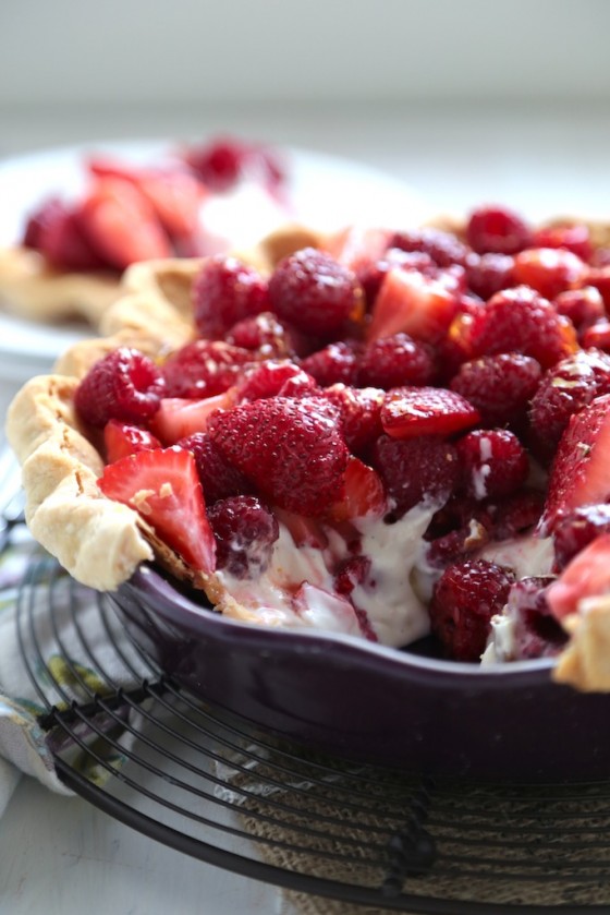 No Bake Sour Cream Berry Pie - homemadehome.com