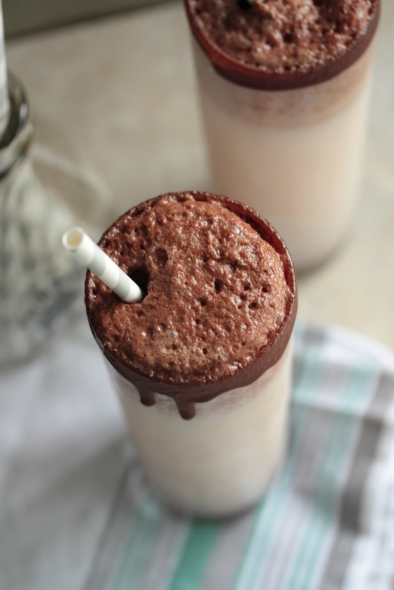 Nutella Egg Creme Soda - homemadehome.com Authentic just like New Yorkers love, just with Nutella!! #authentic #eggcreme #NewYork