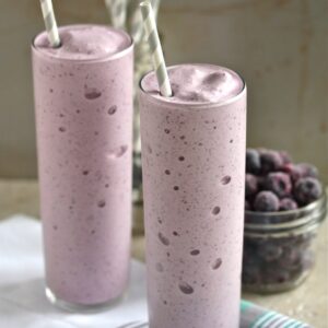 Easy Blueberry Protein Smoothie - The best, freshest and easiest way to start your day! - homemadehome.com