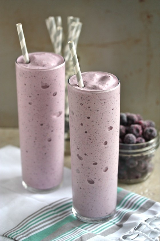 Easy Blueberry Protein Smoothie - The best, freshest and easiest way to start your day! - homemadehome.com