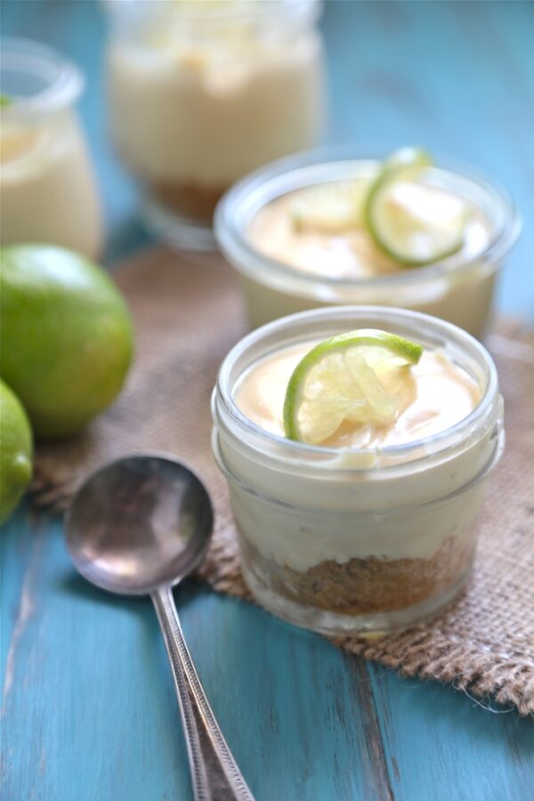 No Bake Key Lime Pies - Mini No Bake Pies that perfect easy summer get together! - homemadehome.com @CountryCleaver