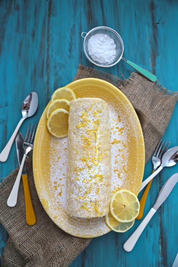 Lemon Roll Cake - homemadehome.com This may look hard, but it's SUPER EASY to do!! You will love it! #lemon