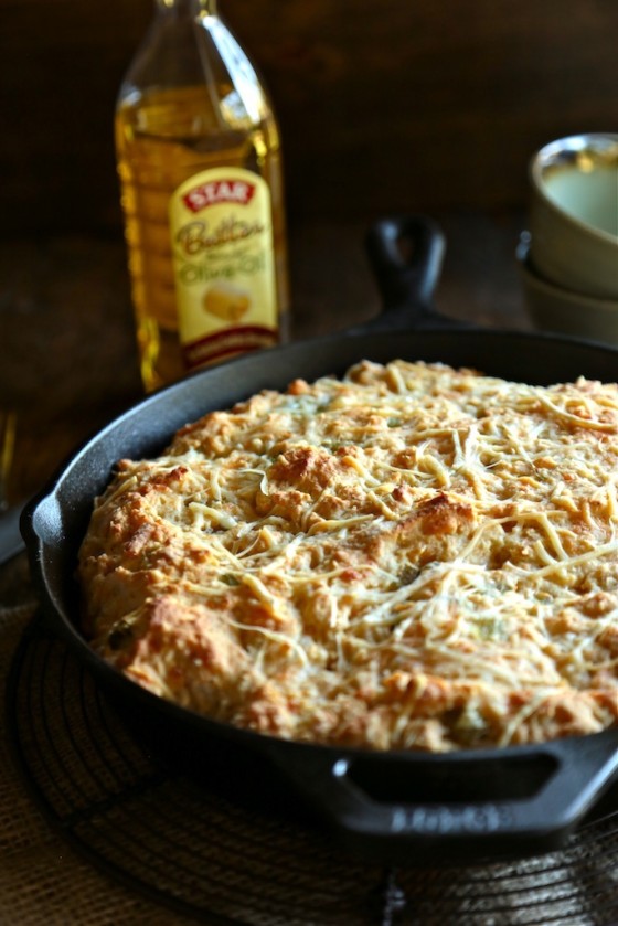 Cheesy Green Chile Skillet Beer Bread - homemadehome.com