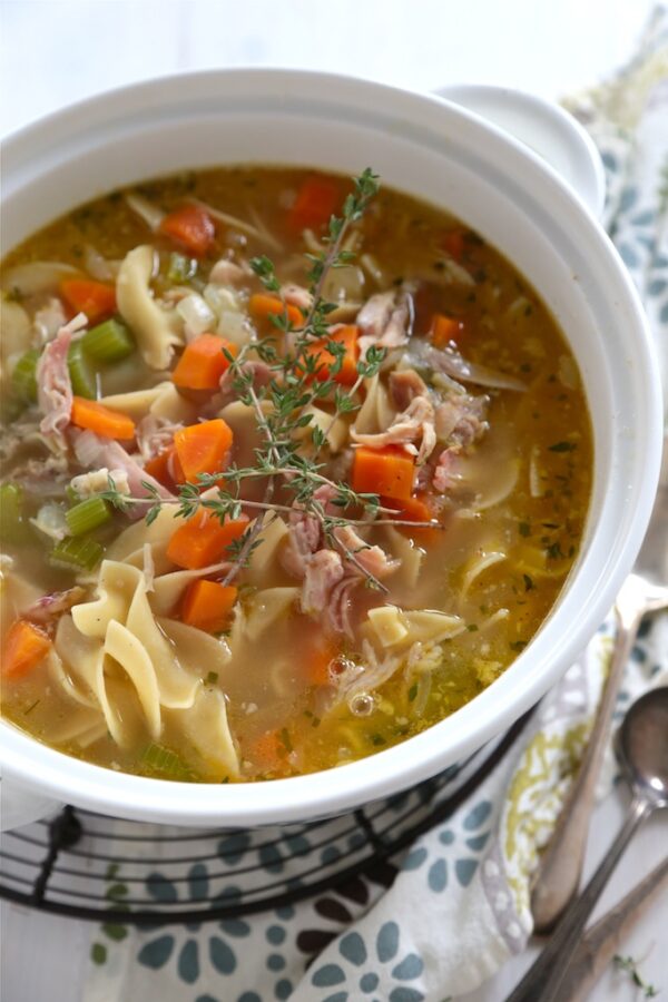 20-Minutes Homemade Chicken Noodle Soup - Nothing is better than homemade, and there isn't anything better to clear up your latest winter cold! #homemade #chicken #noodle #soup