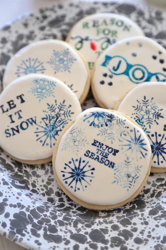 Stamped Holiday Sugar Cookies - Perfect for easy holiday cookie decorating! - homemadehome.com