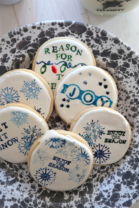 Stamped Holiday Sugar Cookies - Perfect for easy holiday cookie decorating! - homemadehome.com