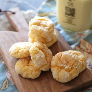 Easy Eggnog Gooey Butter Cookies - The ultimate Christmas cookie! - homemadehome.com