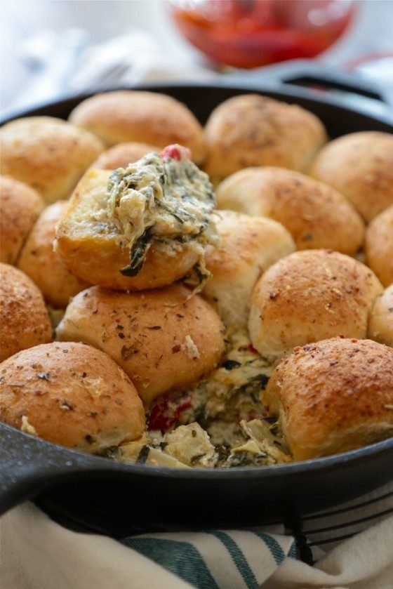 Skillet Roasted Red Pepper Spinach Artichoke Dip with Garlic Rolls homemadehome.com
