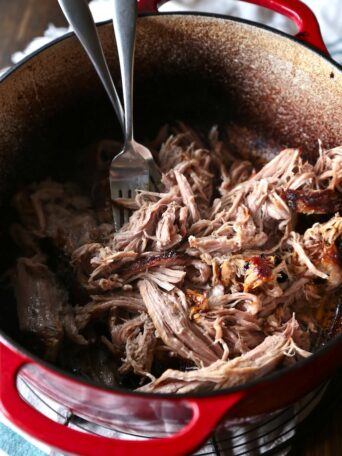 Easy Hawaiian Kalua Pig - homemadehome.com No Smoke Pit Required, just a dutch oven at home!