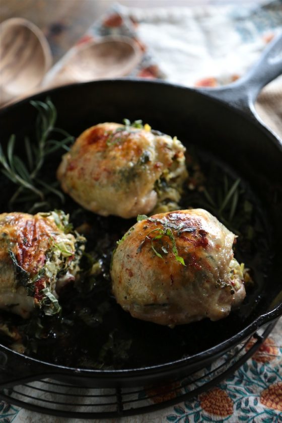 30 Minute Sundried Tomato Spinach Stuffed Chicken Thighs  - homemadehome.com