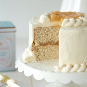 Earl Grey Cake with Vanilla Bean Buttercream - homemadehome.com