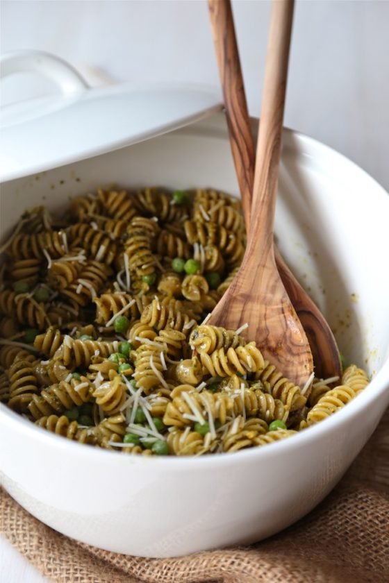 {Spring Pea Pesto Pasta Salad} Quick, easy and perfect for a light and healthy lunch or picnic - homemadehome.com 