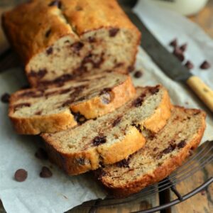 {Sour Cream Chocolate Chip Banana Bread} - homemadehome.com Extra chocolatey, super tender, and your mama will be asking YOU for the recipe!!