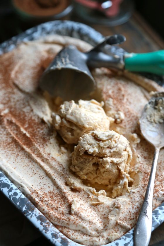 Easy No Churn Pumpkin Ice Cream - homemadehome.com You don't need an ice cream maker to get that rich creamy ice cream at home!! 