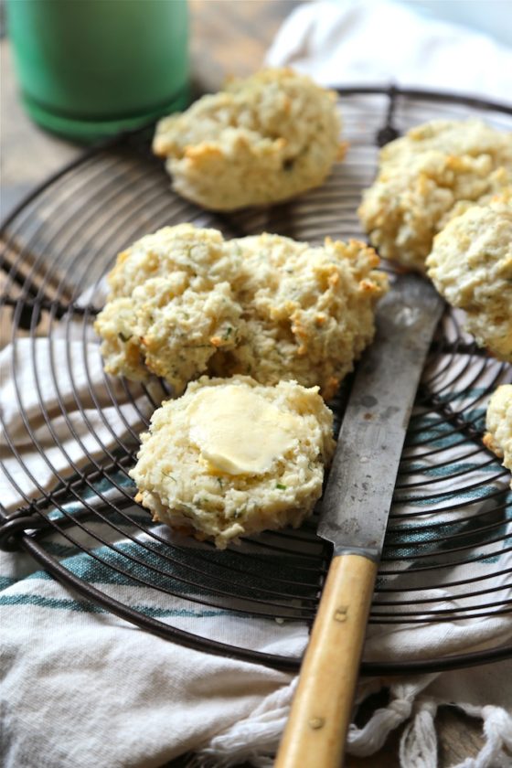 Easy Herb Drop Biscuits - Fluffy, and oh so perfect for chilly soup weather!! - homemadehome.com