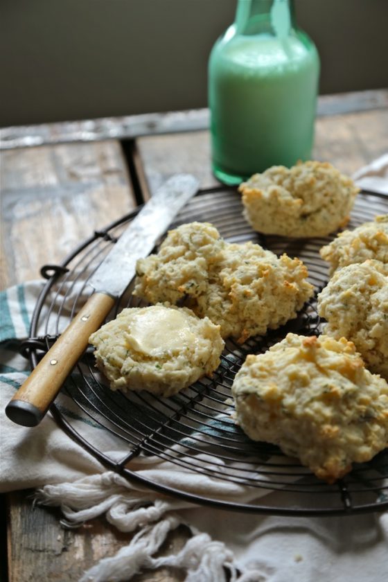 Easy Herb Drop Biscuits - Fluffy, and oh so perfect for chilly soup weather!! - homemadehome.com