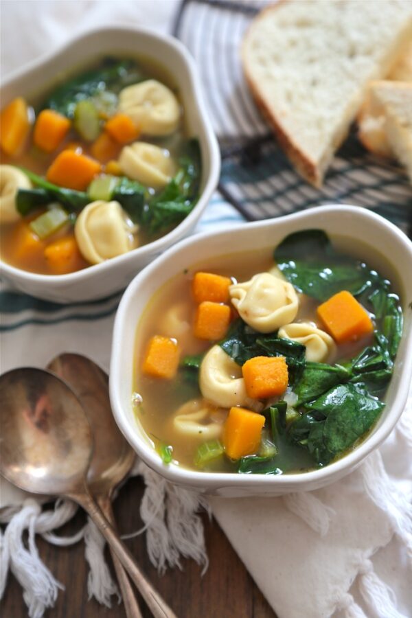 30 Minute Butternut Squash Spinach and Cheese Tortellini Soup - Warm up in a HURRY!! homemadehome.com