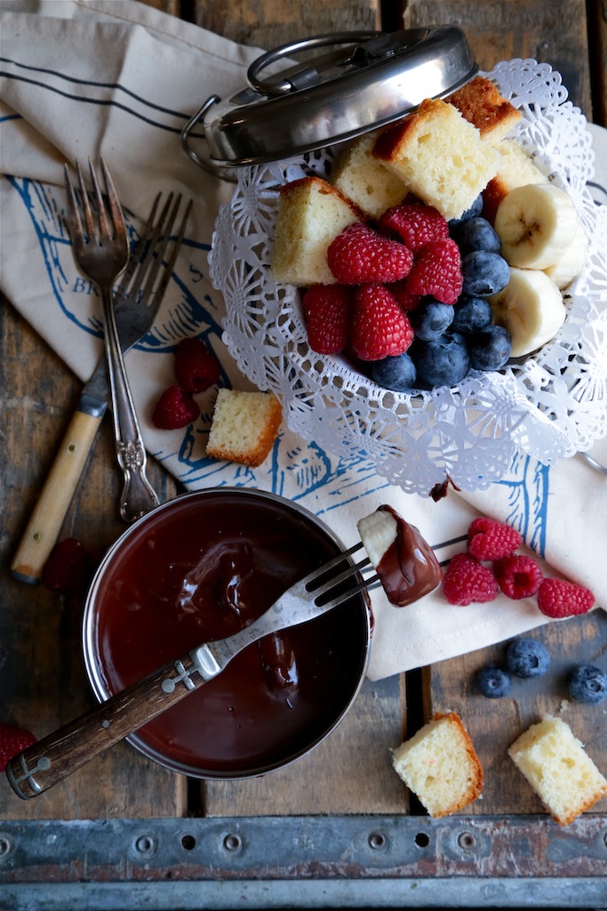 Easy Irish Cream Chocolate Fondue - Perfect for your holiday get together - homemadehome.com