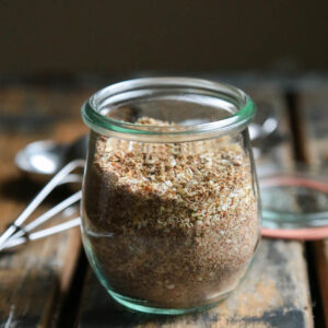 Amazing Homemade Taco Seasoning - So easy, preservative free, and all natural! - homemadehome.com