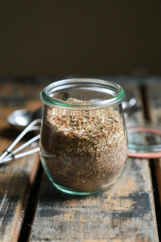 Amazing Homemade Taco Seasoning - So easy, preservative free, and all natural! - homemadehome.com