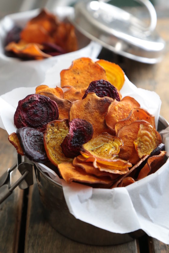 Easy Oven Baked Rosemary Sea Salt Sweet Potato Chips - homemadehome.com Perfect for #Whole30 and all diets!