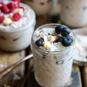 Red White and Blueberry Overnight Oats - with Red Raspberries, Shredded Coconut, and Fresh Blueberries! This easy breakfast recipe will start your day off on the right foot and keep you full!!