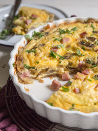 ham-and-cheese-quiche-with-hashbrown-crust-25-thanksgiving-turkey-leftover-ideas-you-have-to-try