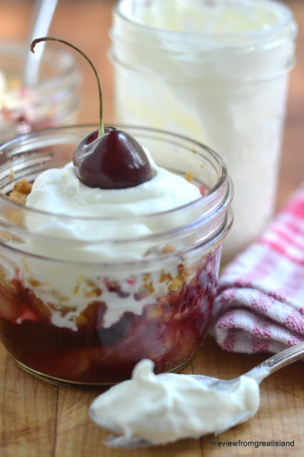 Mason Jar Cherry Crumbles + 25 More EPIC desserts in Jars