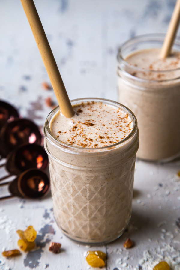 Close up of a morning glory smoothie with cinnamon sprinkled on top